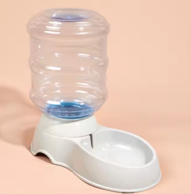 Dispensador Sifón de Agua y Croqueta